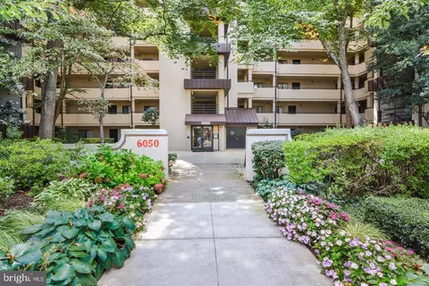 6050 California Cir #404, Rockville, MD 20852