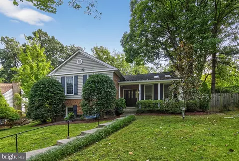 9803 Raleigh Tavern Ct, Bethesda, MD 20814