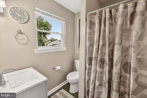 Bath - 19624 Westerly Ave, Poolesville, MD 20837 photo 4 of 4