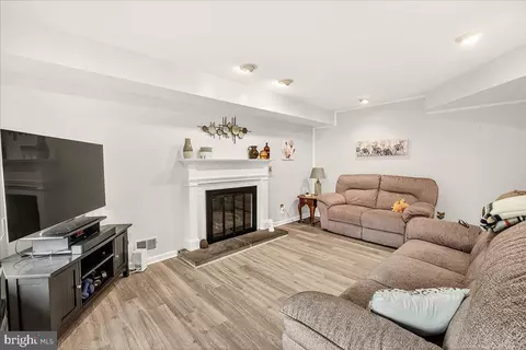 Living - 19624 Westerly Ave, Poolesville, MD 20837 photo 2 of 3