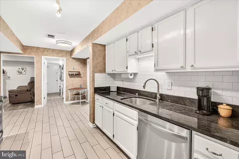 Kitchen - 19624 Westerly Ave, Poolesville, MD 20837 photo 3 of 4