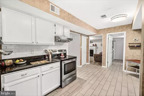 Entry Way - 19624 Westerly Ave, Poolesville, MD 20837 photo 3 of 6