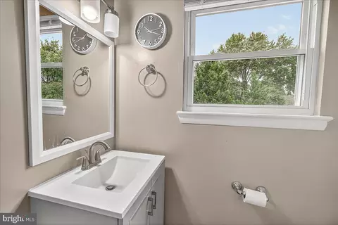 Bath - 19624 Westerly Ave, Poolesville, MD 20837 photo 3 of 4