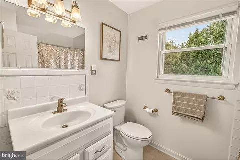 Bath - 19624 Westerly Ave, Poolesville, MD 20837 photo 1 of 4