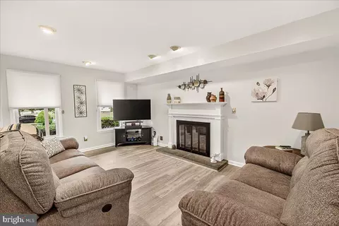 Living - 19624 Westerly Ave, Poolesville, MD 20837 photo 3 of 3