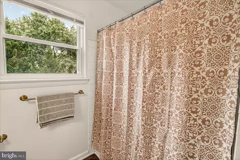Bath - 19624 Westerly Ave, Poolesville, MD 20837 photo 2 of 4