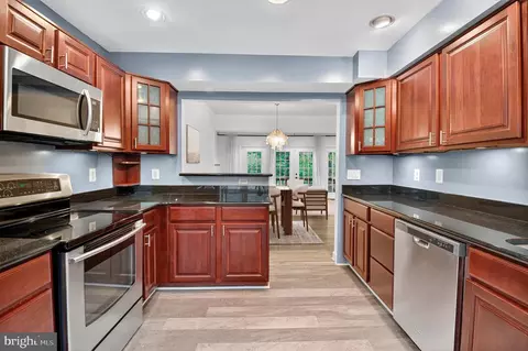 10808 Drawbridge Ct, Silver Spring, MD 20902 photo 4