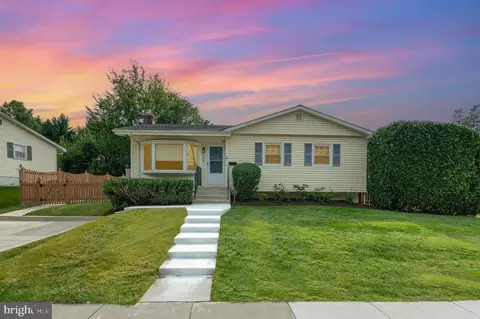 1009 Julian Pl, Rockville, MD 20852