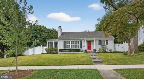 5214 Belvoir Dr, Bethesda, MD 20816