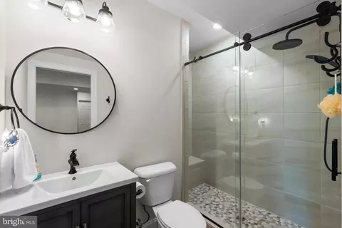 Bath - 15421 Conrad Spring Rd, Boyds, MD 20841 photo 6 of 6