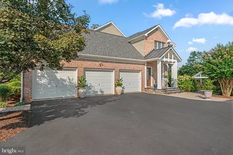 Exterior - 15421 Conrad Spring Rd, Boyds, MD 20841 photo 9 of 17