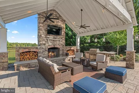 Exterior - 15421 Conrad Spring Rd, Boyds, MD 20841 photo 3 of 17