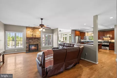 Living - 15421 Conrad Spring Rd, Boyds, MD 20841 photo 2 of 2