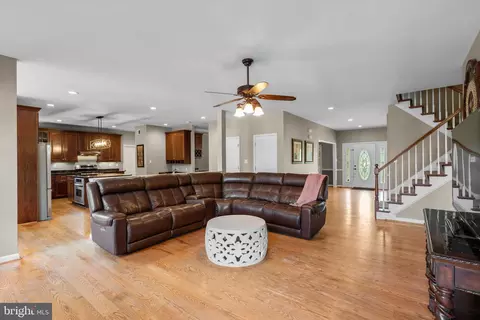 Living - 15421 Conrad Spring Rd, Boyds, MD 20841 photo 1 of 2