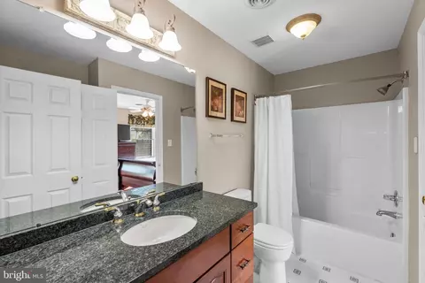 Bath - 15421 Conrad Spring Rd, Boyds, MD 20841 photo 3 of 6
