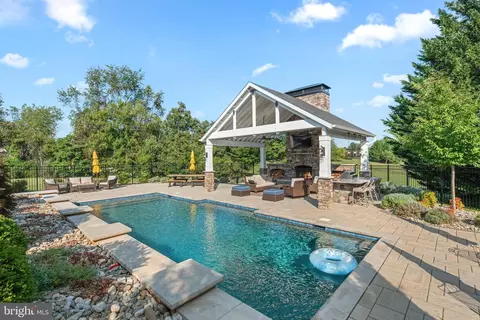 Exterior - 15421 Conrad Spring Rd, Boyds, MD 20841 photo 15 of 17