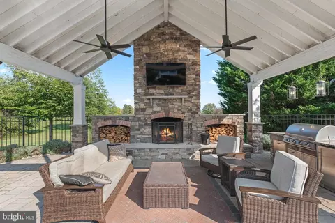 Exterior - 15421 Conrad Spring Rd, Boyds, MD 20841 photo 16 of 17