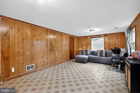 Living - 2924 Gracefield Rd, Silver Spring, MD 20904 photo 2 of 2