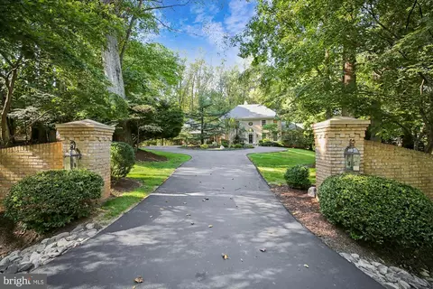 9454 Newbridge Dr, Potomac, MD 20854