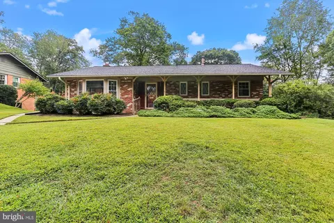 6724 Sulky Ln, North Bethesda, MD 20852