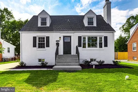 9518 Old Georgetown Rd, Bethesda, MD 20814