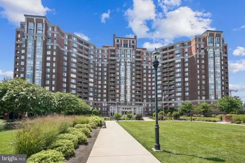 5809 Nicholson Ln #804, Rockville, MD 20852