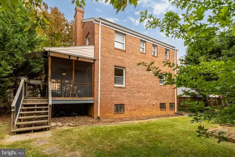 Exterior - 905 Malcolm Dr, Silver Spring, MD 20901 photo 5 of 9