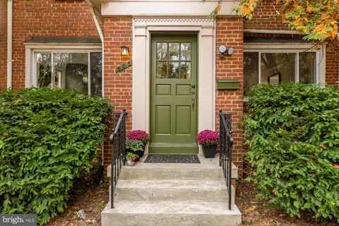 Exterior - 905 Malcolm Dr, Silver Spring, MD 20901 photo 2 of 9
