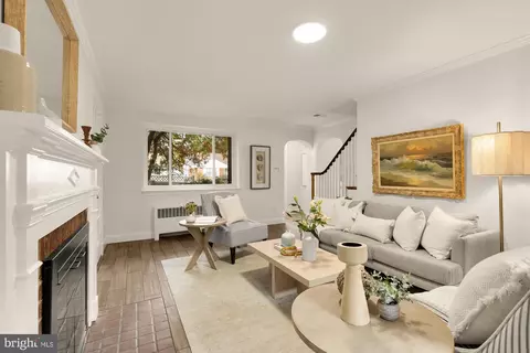 Living - 905 Malcolm Dr, Silver Spring, MD 20901 photo 3 of 3