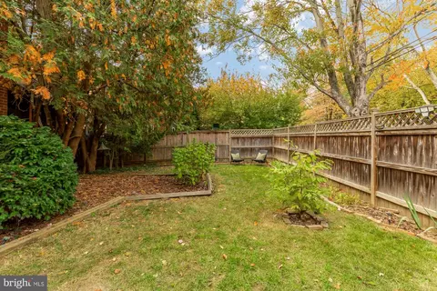 Exterior - 905 Malcolm Dr, Silver Spring, MD 20901 photo 8 of 9