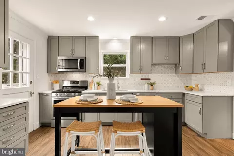 Kitchen - 905 Malcolm Dr, Silver Spring, MD 20901 photo 2 of 3