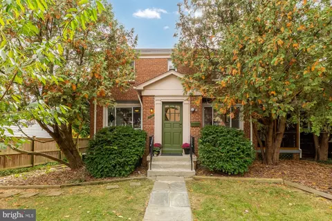 905 Malcolm Dr, Silver Spring, MD 20901