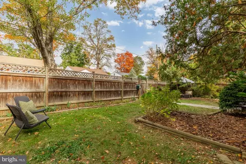 Exterior - 905 Malcolm Dr, Silver Spring, MD 20901 photo 6 of 9