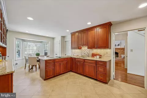 9825 Korman Ct, Potomac, MD 20854 photo 17