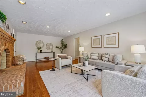 9825 Korman Ct, Potomac, MD 20854 photo 23