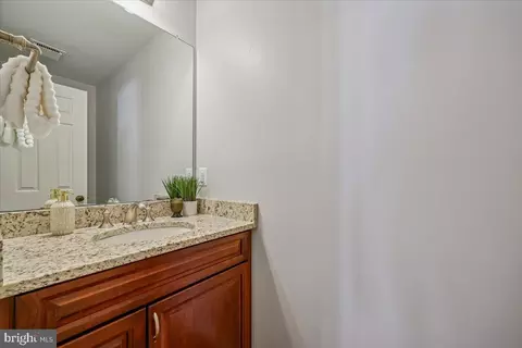 9825 Korman Ct, Potomac, MD 20854 photo 24