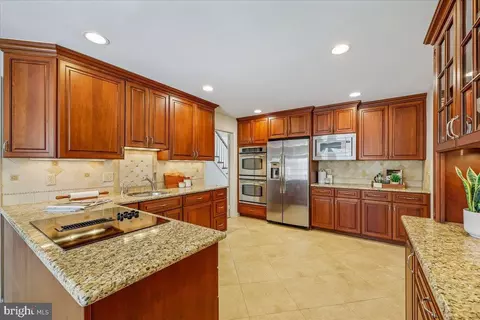 9825 Korman Ct, Potomac, MD 20854 photo 18