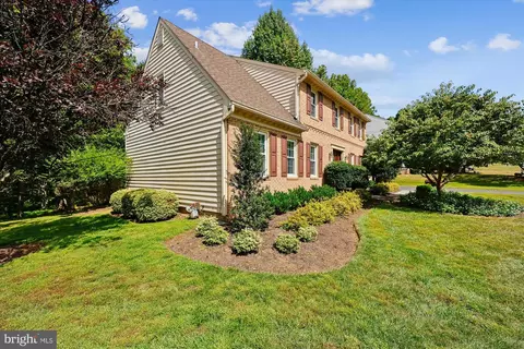 9825 Korman Ct, Potomac, MD 20854 photo 4