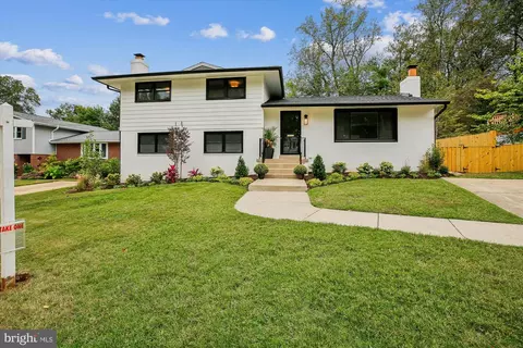 6405 Hollins Dr, Bethesda, MD 20817