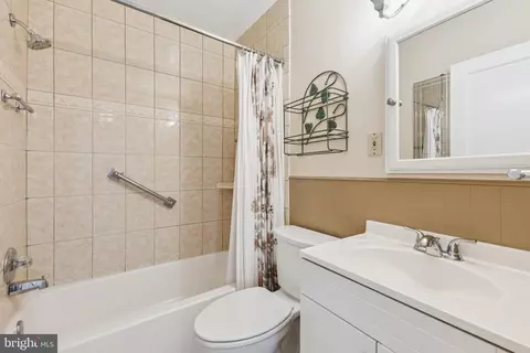 Bath - 1523 Crest Rd, Silver Spring, MD 20902 photo 1 of 1