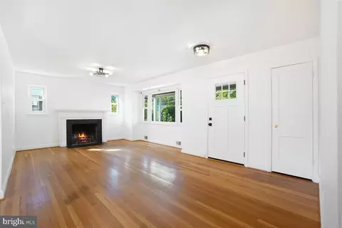 Living - 10311 Douglas Ave, Silver Spring, MD 20902 photo 3 of 5