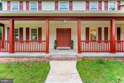 209 Colesville Manor Dr, Silver Spring, MD 20904