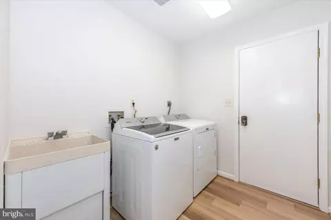 209 Colesville Manor Dr, Silver Spring, MD 20904 photo 25