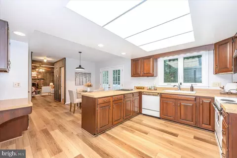 209 Colesville Manor Dr, Silver Spring, MD 20904 photo 21