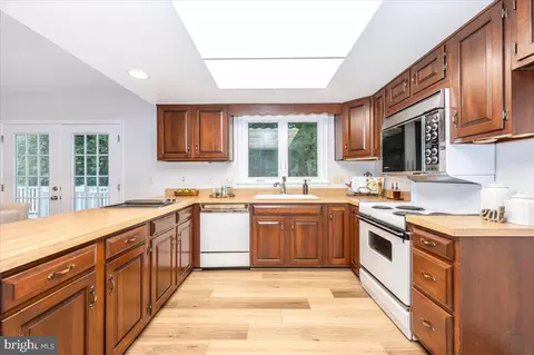 209 Colesville Manor Dr, Silver Spring, MD 20904 photo 22