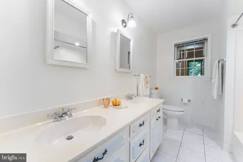 Bath - 1707 Myrtle Rd, Silver Spring, MD 20902 photo 1 of 3
