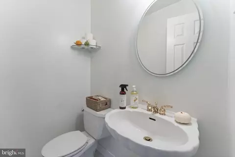 Bath - 1707 Myrtle Rd, Silver Spring, MD 20902 photo 2 of 3