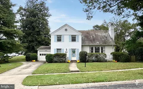 5815 Cromwell Dr, Bethesda, MD 20816