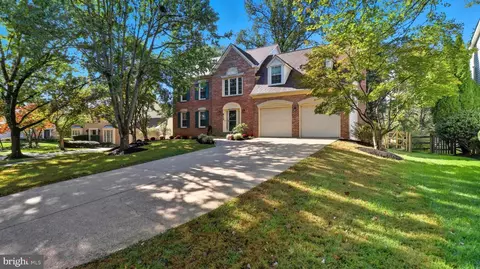 913 White Pine Pl, Potomac, MD 20854