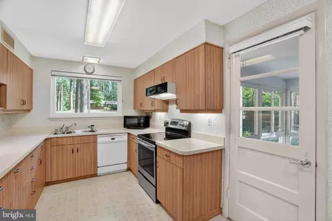 213 Stonington Rd, Silver Spring, MD 20902 photo 12